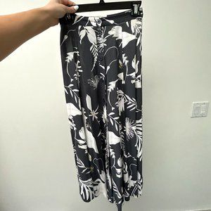 H&M maxi skirt, floral print. Size Small